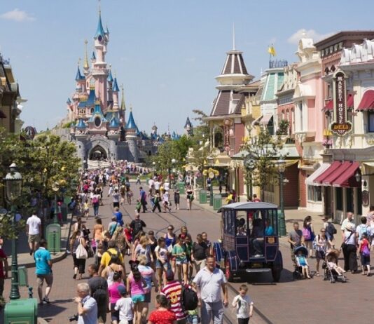 PREGĂTIRI PENTRU TĂRÂMUL DISNEY