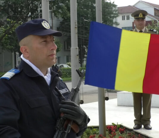 ROMÂNII SĂRBĂTORESC ZIUA DRAPELULUI NAȚIONAL