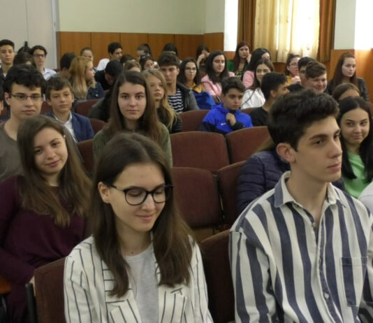 LICEENI PENTRU URMĂTORII PATRU ANI