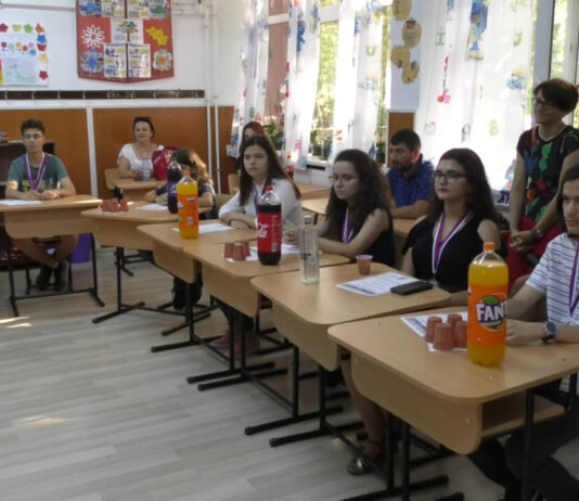 10 MATEMATICIENI SLĂTINENI