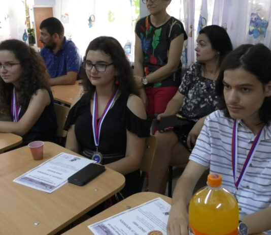 CINCI MEDALII LA FIZICĂ