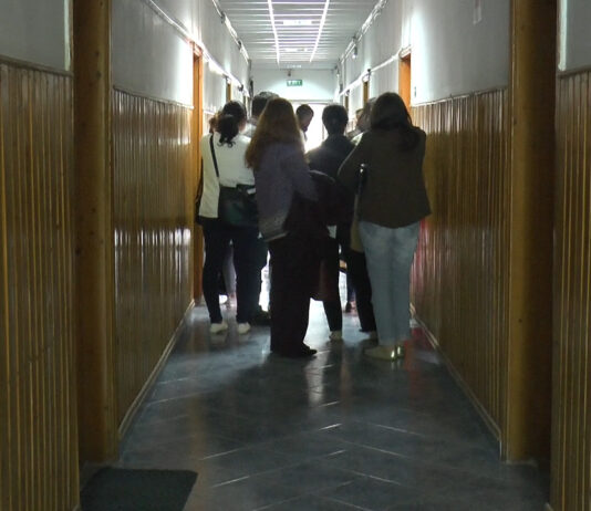 PESTE 100 DE ABSENȚI LA TITULARIZARE