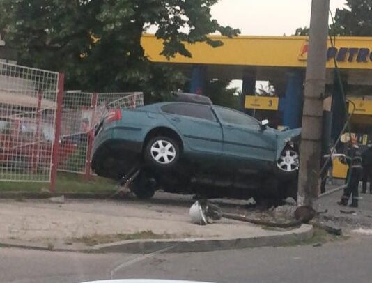 Accident rutier, provocat de un sofer baut, in zona Stadionului 1 Mai