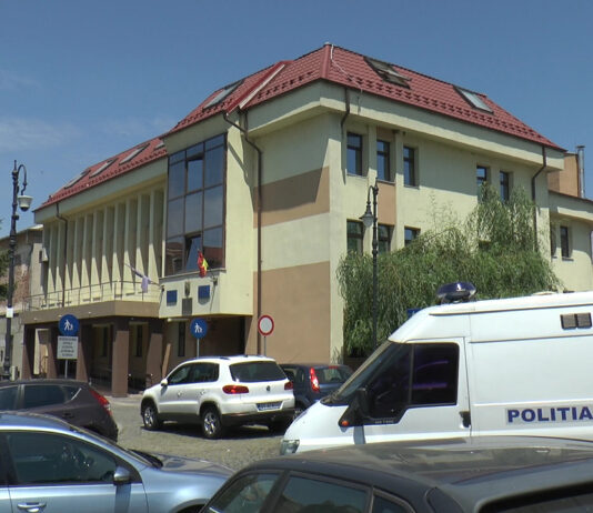 RETINUTI PENTRU TALHARIE, DUPA CE AU FOST URMARITI DE UN JANDARM, AFLAT IN TIMPUL LIBER