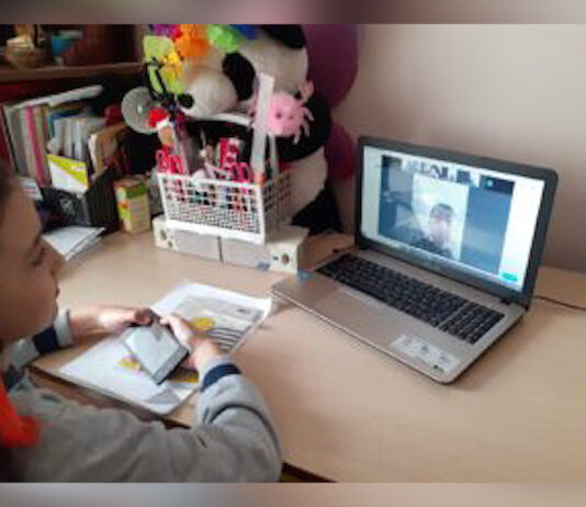 Lista școlilor care învață online se extinde. Alte 10 clase întră în cod roșu