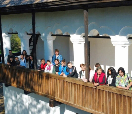 Tehnologia pune în valoare patrimoniul local: copiii din CODE Kids filmează cu drone celebra culă Izvoranu-Geblescu