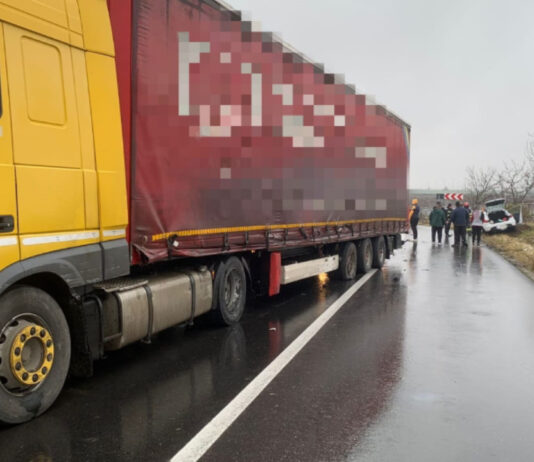 Un tir si un autoturism, implicate intr-un accident pe DJ 546