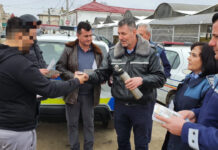 POLIŢIŞTII AU OFERIT CEAI ŞI SFATURI CETĂŢENILOR DIN BALŞ