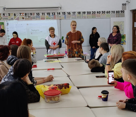 MĂRȚIȘORUL CU DOR DE CASĂ