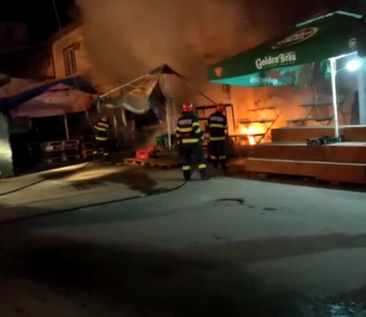 Incendiu la 2 depozite din piata ZAHANA