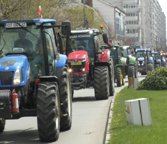 PROTEST CU ZECI DE TRACTOARE, ÎN SLATINA