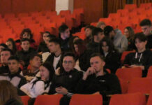 ABSOLVENŢII, SFĂTUIŢI SĂ URMEZE CURSURI DE CALIFICARE