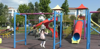 COPIII SE BUCURĂ DE SOARE ȘI… GREVĂ