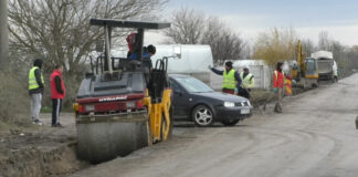 MUNCITORI SNOPIŢI ÎN BĂTAIE DE PARTICIPANŢII LA TRAFIC