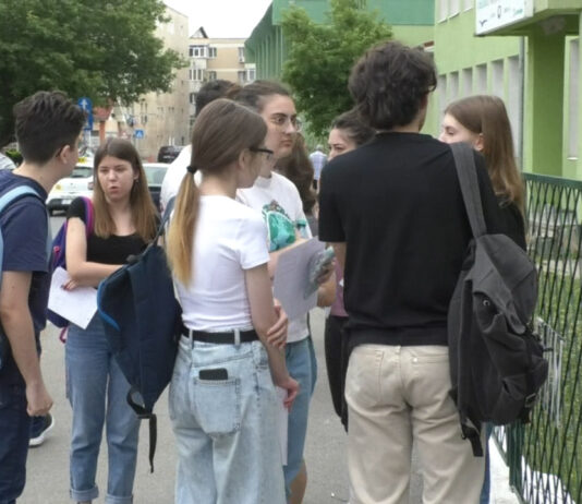 PESTE 2 300 DE LICEENI S-AU ÎNSCRIS LA BAC