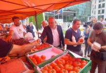 Ministrul Agriculturii, Florin Barbu, a inaugurat piața volantă din parcarea CJ Olt