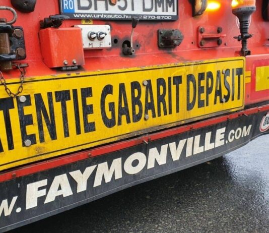 Transport agabaritic traversează Oltul pe DEX 12