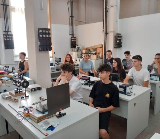 13 elevi de le Metalurgic participa la Școala de vară, din Craiova