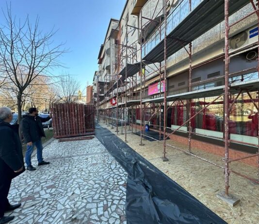 Începe anveloparea a 35 de blocuri din Caracal
