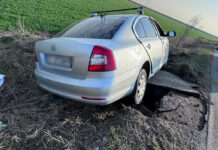 ŞOFERIŢĂ TRANSPORTATĂ LA SPITAL DUPĂ CE A INTRAT CU MAŞINA ÎNTR-UN CAP DE POD