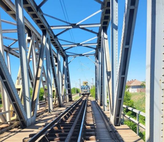 CFR începe lucrările la un pod peste Olt. Cum vor circula trenurile în perioada următoare