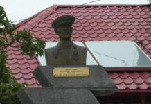 COLONEȘTIUL ÎȘI SLĂVEȘTE EROUL