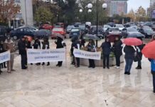 ANGAJAȚII DSVSA AU RELUAT PROTESTELE