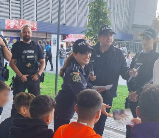 Polițiștii olteni previn traficul de droguri, absenteismul școlar și delicvența juvenilă comunicând cu tinerii