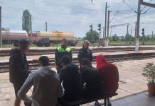 ZECI DE ELEVI LEGITIMAȚI DE POLIȚIȘTI, ABSENTAU NEJUSTIFICAT DE LA ORE