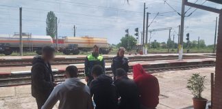 ZECI DE ELEVI LEGITIMAȚI DE POLIȚIȘTI, ABSENTAU NEJUSTIFICAT DE LA ORE