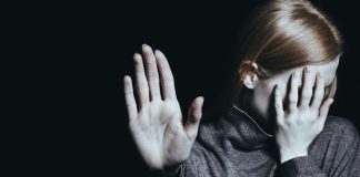 Soferul microbuzului scolar: Agresiune sexuală asupra unei minore din Olt