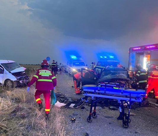 4 PERSOANE IMPLICATE ÎNTR-UN ACCIDENT, TRANSPORTATE LA SPITAL