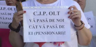 PROTESTELE CONTINUĂ LA CASA JUDEȚEANĂ DE PENSII
