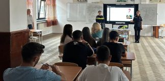 ACȚIUNI PREVENTIVE DESFĂȘURATE DE POLIȚIȘTI ÎN ȘCOLI
