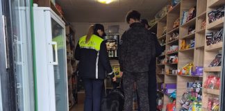 ZECI DE AMENZI PENTRU COMERCIALIZAREA DE TUTUN CĂTRE MINORI