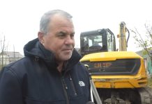 PRIMARUL DIN OLT CARE LUCREAZĂ COT LA COT CU MUNCITORII