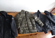 Articole vestimentare, susceptibile a fi contrafăcute, descoperite într-un târg din județul Olt