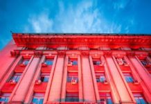 Clădirea Ministerului Sănătății, luminata in rosu, de Ziua Mondiala a Donatorului de Sange