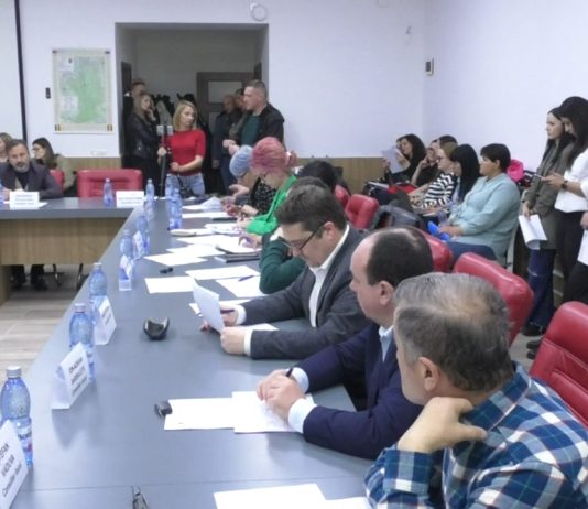 Mandatul sau locul de muncă la stat? Opt consilieri locali din Slatina, vizați de noile reguli privind incompatibilitățile
