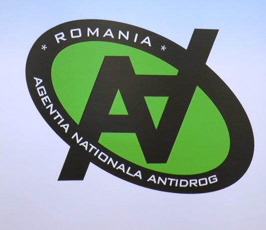 TINERII, SFĂTUIŢI SĂ EVITE ANTURAJELE, DROGURILE ŞI ALCOOLUL