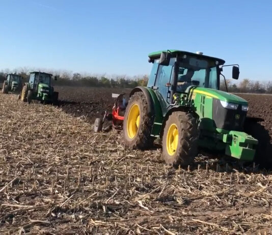 FERMIERII SUNT AŞTEPTAŢI LA APIA