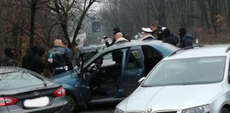 CINCI POLIȚIȘTI REȚINUȚI