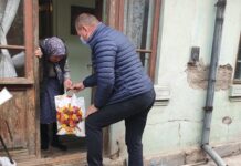 Savu Ungureanu a demarat actiunea „Cosul de Paste”. Batranii din Salcia si Slatioara vor avea ce sa puna pe masa de sarbatori!