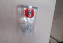 Au furat dezinfectantul și dispenserele