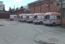 Ambulanțierii depistați cu COVID-19 se revoltă