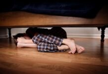 MINORA CAUTATA DE POLITISTI, GASITA DORMIND SUB PAT