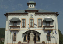 PRIMĂRIA PREMIAZĂ CEI 25 DE ELEVI DE 10