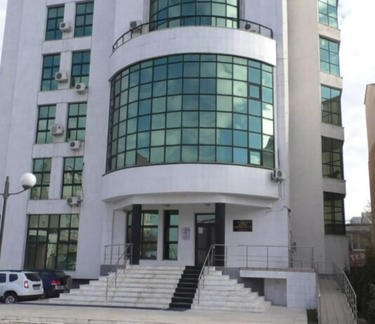 CINCI PROFESORI CU COVID, ÎN OLT