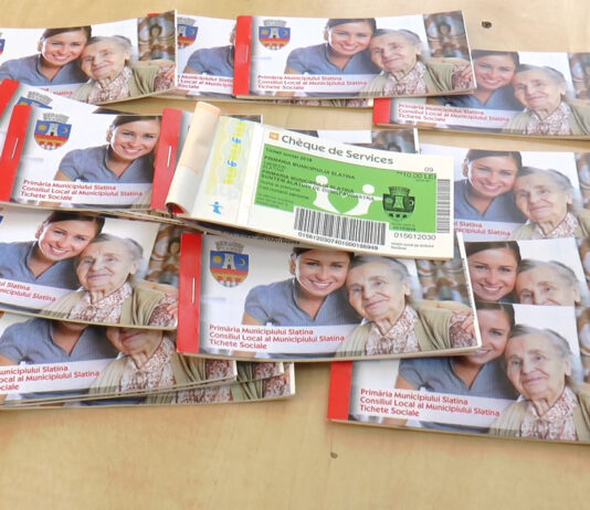 PESTE 4 400 DE SLĂTINENI CER TICHETE SOCIALE