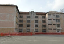 SE LUCREAZĂ LA SALVAREA CLĂDIRII DE LA ECONOMIC